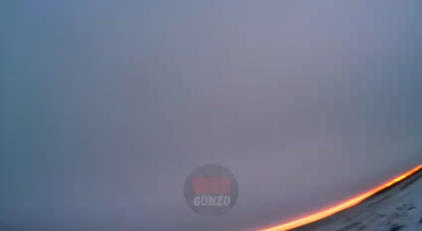 GoPro -Filmmaterial der russischen Soldaten, die eine ukrainische FPV -Drohne, Winter 2025, knapp vermeiden