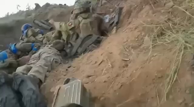 Ukrainischer BTR-82A, um einen ukrainischen Kader im Schuss zu bringen (2022)