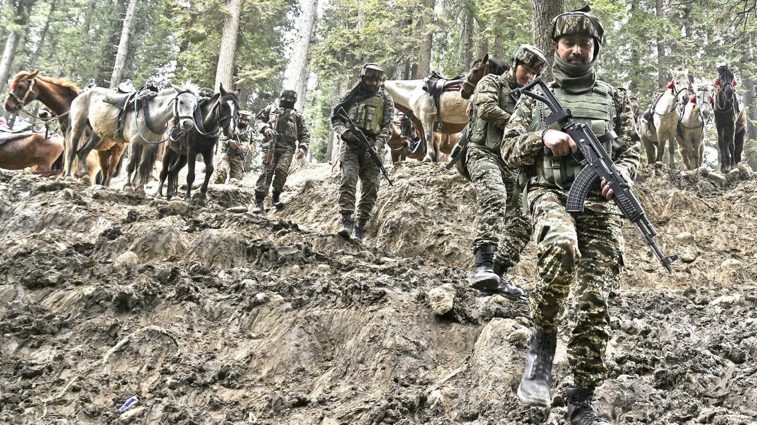 Indien-Pakistan-Spannungen auf dem Rand des Ausbruchs in den Krieg nach tödlichem Terroranschlag