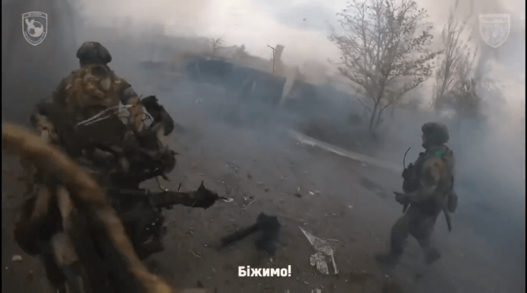 Ukrainische Polizei Brigade liut während der städtischen Schlacht. Toretsk, Ukraine.