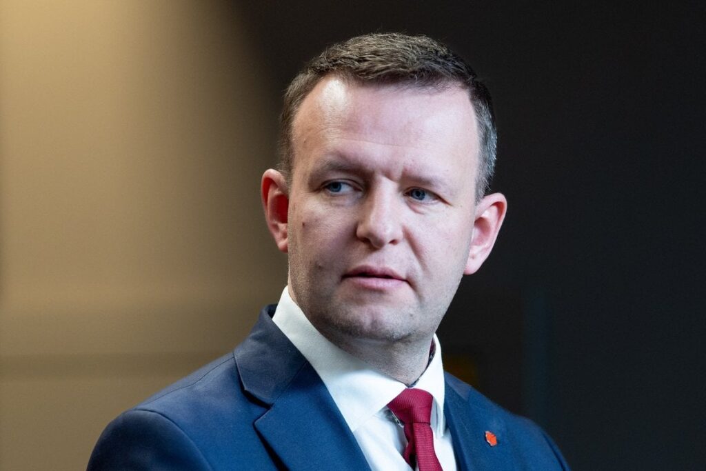 Wenn Sie keinen Kreis bekommen können, können Sie es direkt. Der ehemalige Minister des Innenwestens gibt dem Riigikogu selbst den Schattenschatten. Wenn Sie keinen Kreis bekommen können, können Sie es direkt. Der ehemalige Minister des Innenwestens gibt dem Riigikogu selbst den Schattenschatten.