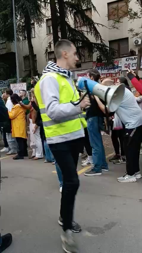 Studenten aus Serbien haben sich auf den Weg gemacht, um auf Ereignisse in Serbien aufmerksam zu machen. Heute kommen sie in Osijek, morgen in Virovitica und am Tag nach morgen in Varaždin an. Nachbarn, wir sehen uns!