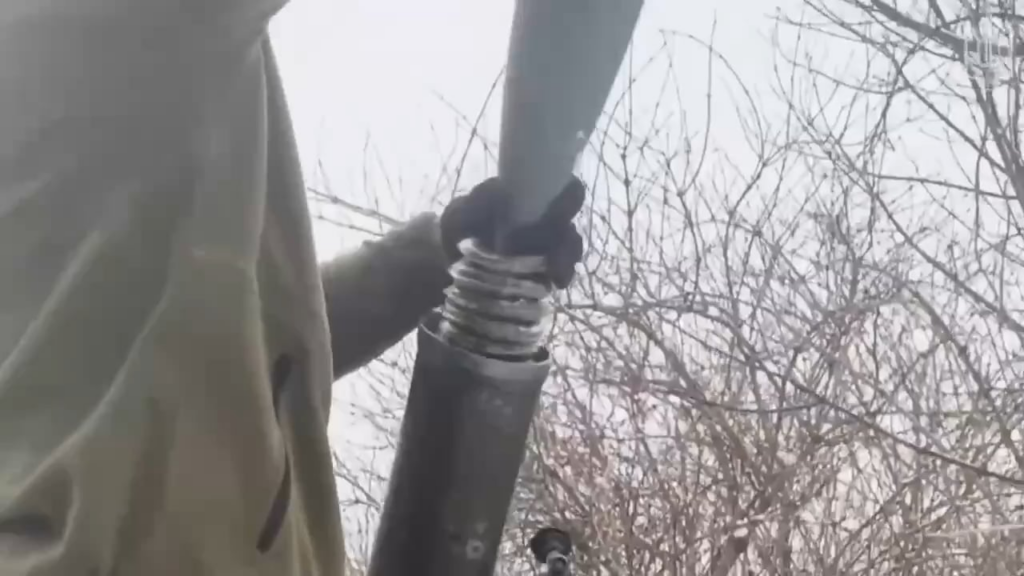 Ukraine "Svoboda" Bataillon -Score direkter Hit für die Gruppe der russischen Infanterie mit 120 -mm -Mörtel, Siversk -Richtung [Jan 2025]