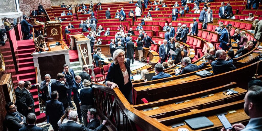François Bayrou drückt seine „Fragen“ zur sofortigen Anwendung der Unzulässigkeit aus François Bayrou drückt seine "Fragen" zur sofortigen Anwendung der Unzulässigkeit aus