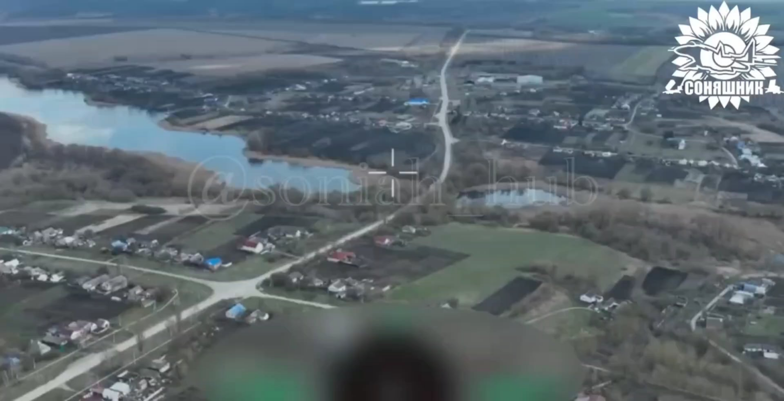 Die ukrainischen Streitkräfte führten einen MiG-29-Luftangriff auf einer Brücke in der belgorodischen Region in der Nähe des Dorfes Grafovka mit einer geführten französischen Aasm-Hammer-Luftbombe durch. April 2025.