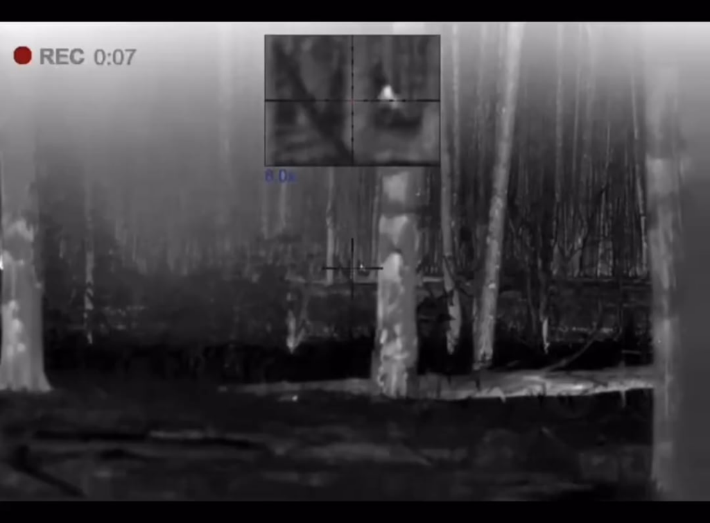 Die ukrainische Schütze ("Hard Skills Group" Unit) nahm während der Nacht in der Nacht in der feindlichen Nacht in die russische Infanterie heraus. Herebryansky Forest, Region Luhansk. März 2025