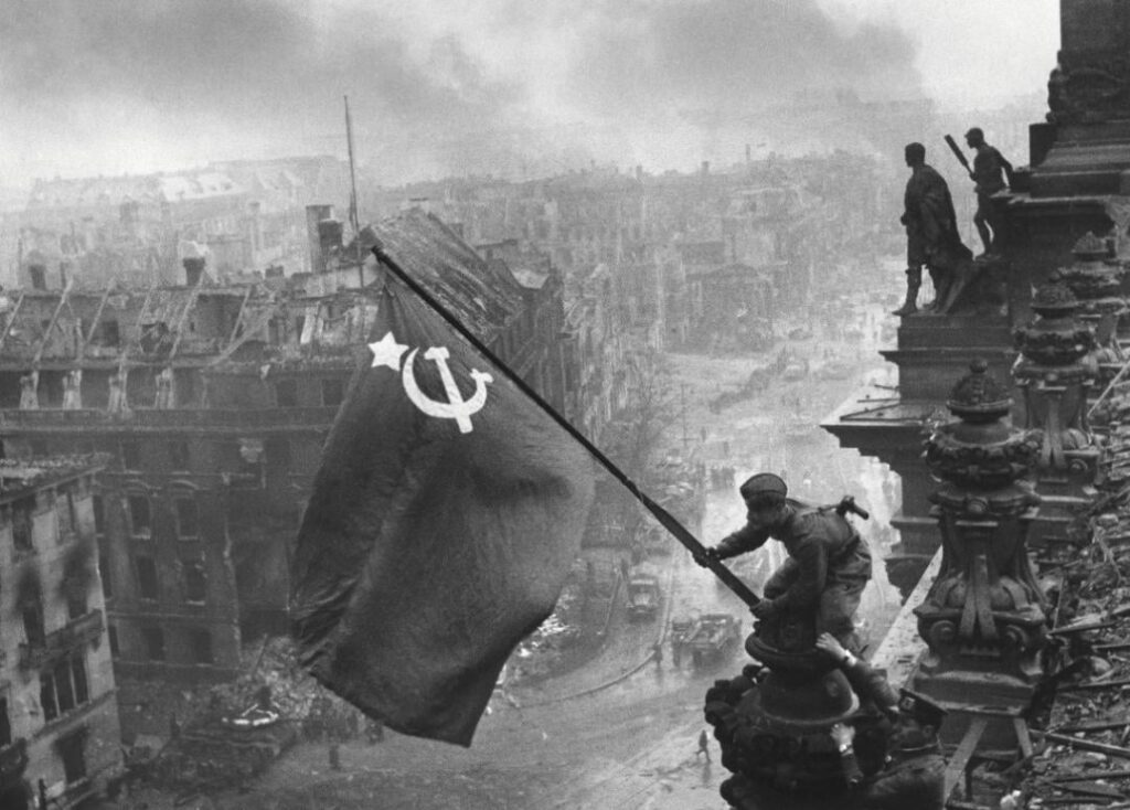80 Jahre sind heute die Besetzung von Reichstag durch die Rote Armee und der Selbstmord von Adolf Hitler.