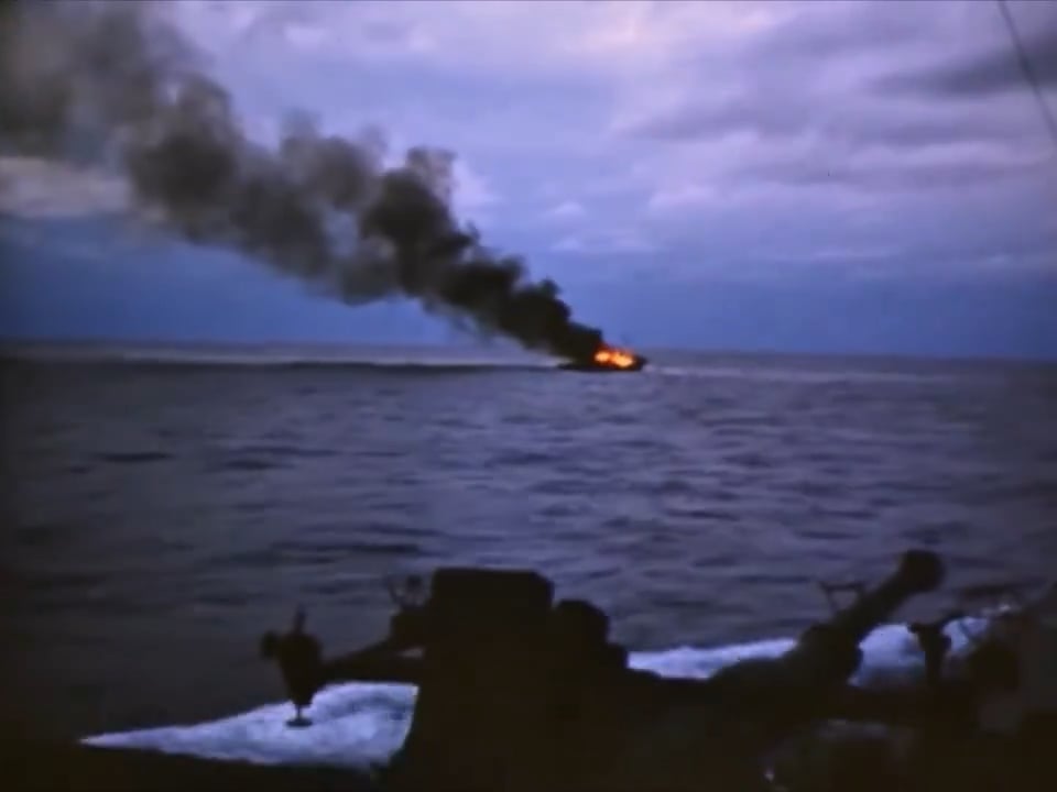 U-Boot der GATO-Klasse USS Barb (SS-220) versenkt 1945 ein kleines japanisches Schiff mit Schüssen