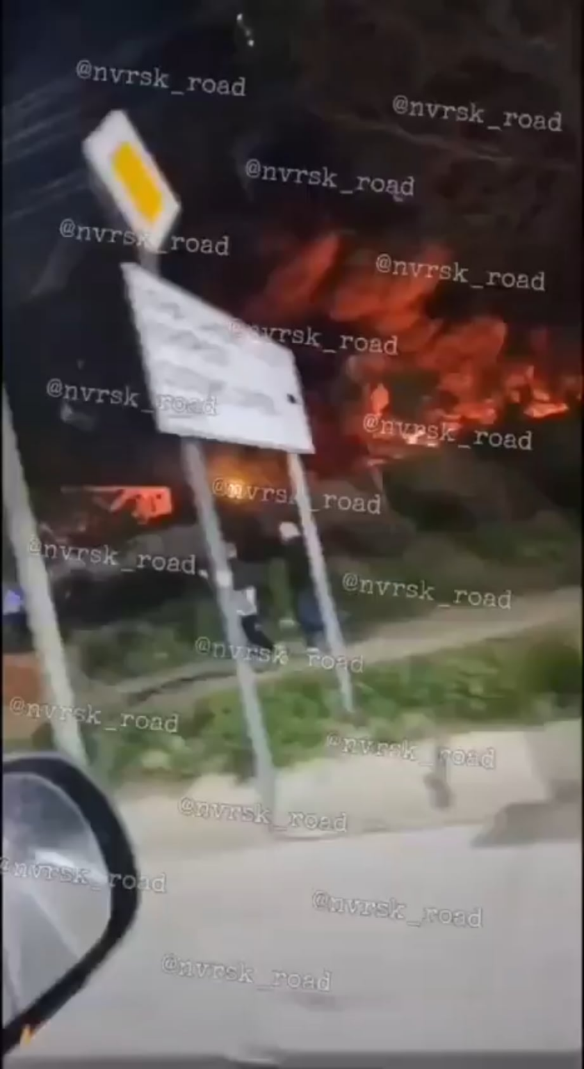 Die Ukraine traf Öllagern -Tanker im Hafen von Novorossiysk und verursachte ein massives Feuer.