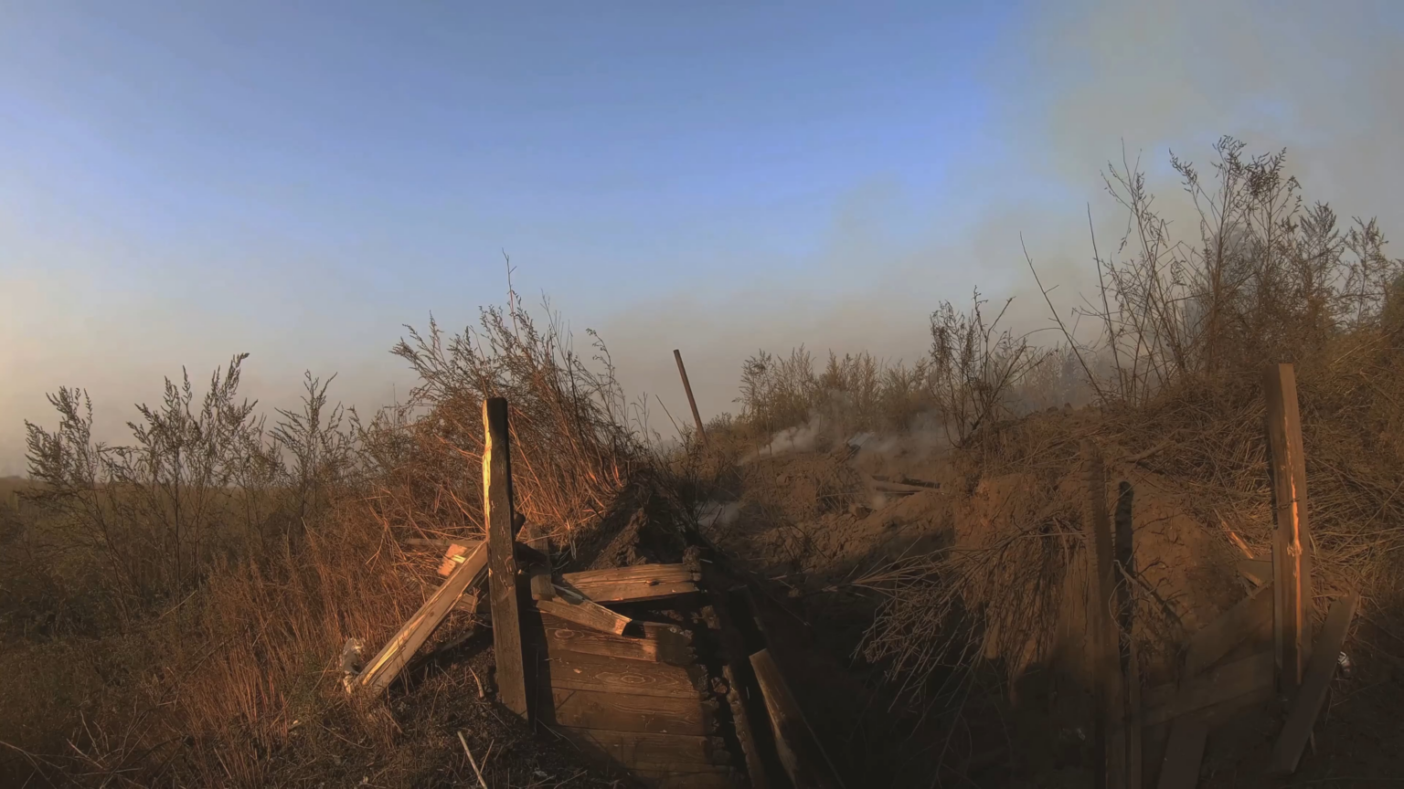«Sommer 24 Vibe» nach North Side Group. Ukrainische Truppen haben ein russisches Graben/Bunker -System angegriffen. Kein Standort, aber wahrscheinlich in der Kursk -Region.