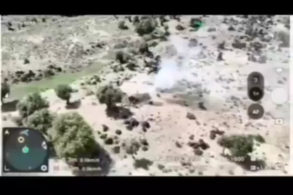 Video- und Drohnenmaterial der jüngsten IBO, die von der Abteilung zur Terrorismusbekämpfung (CTD) und der Polizei gegen pakistanische Taliban (TTP) -Militanten im Bezirk Karak, Khyber Pakhtunkhwa, Pakistan, durchgeführt wurden. Mehrere Versteck wurden abgebaut und 6 TTP -Militante Berichten zufolge KIA. [likely around 20-21 April 2025]