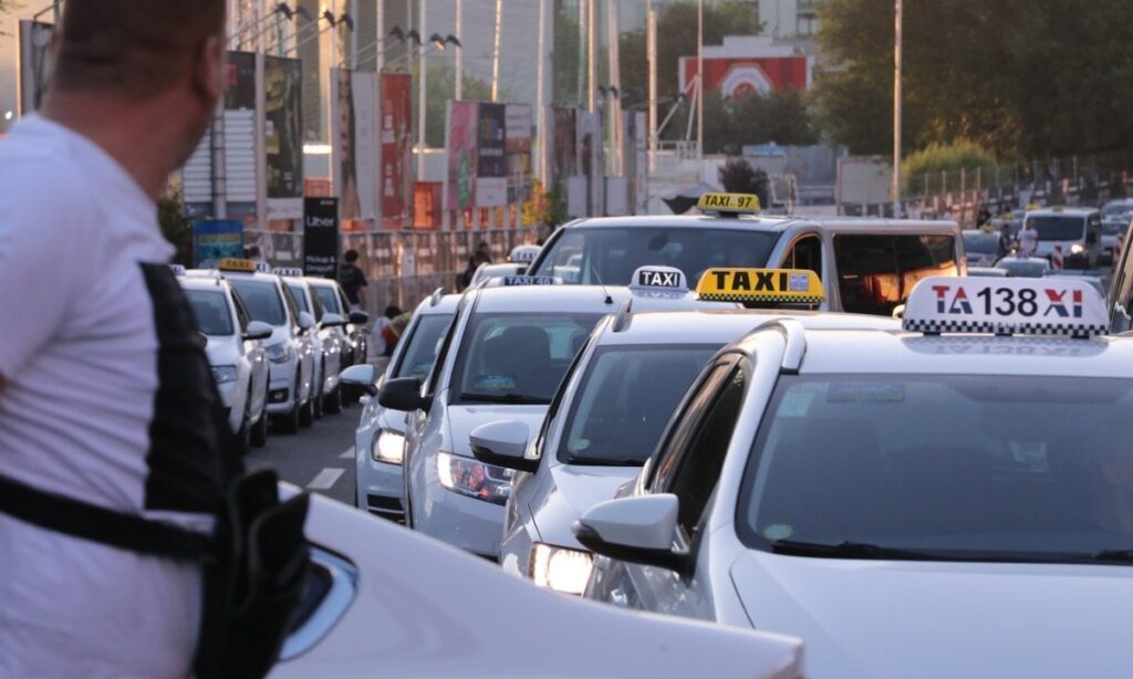 Taxifahrer Unzufrieden Taxifahrer Unzufrieden