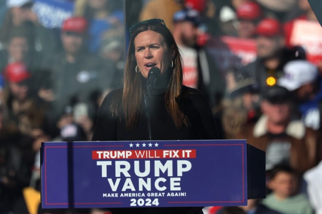 Sarah Sanders bittet Trump, die Ablehnung der Anfrage von Arkansas 'Disaster Fund zu überdenken
