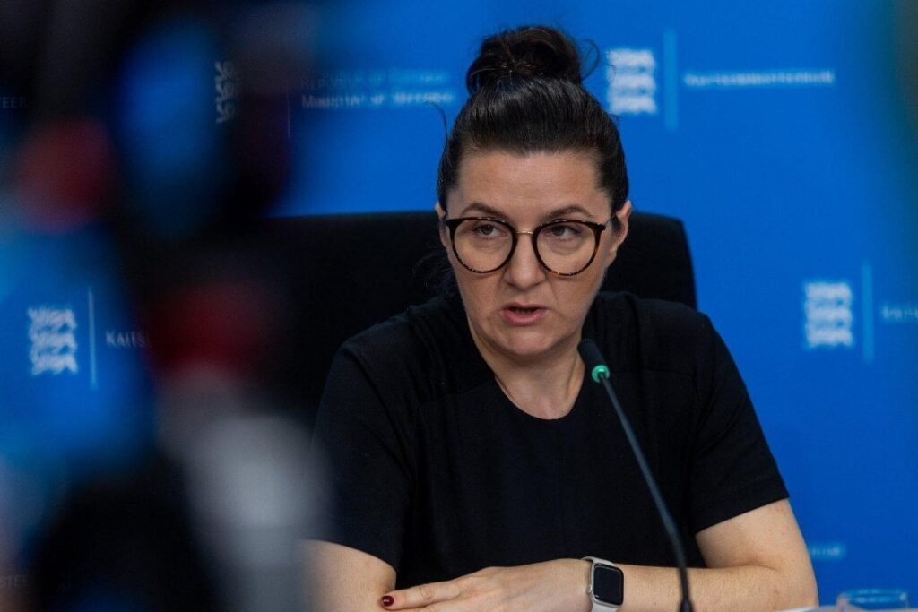 Der PR -Führer des Ministeriums wurde ein Schuh- und Minister -Freund, der ersetzt