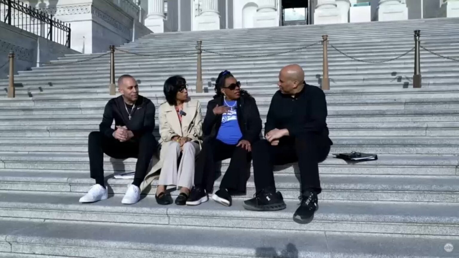 House Minderheitenführer Jeffries, NJ Senator Booker Beginnen