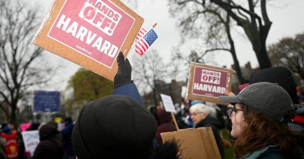 Harvard: Nachdem Trump mehr als 2 Milliarden Universitätszuschüsse gekürzt haben Harvard: Nachdem Trump mehr als 2 Milliarden Universitätszuschüsse gekürzt haben