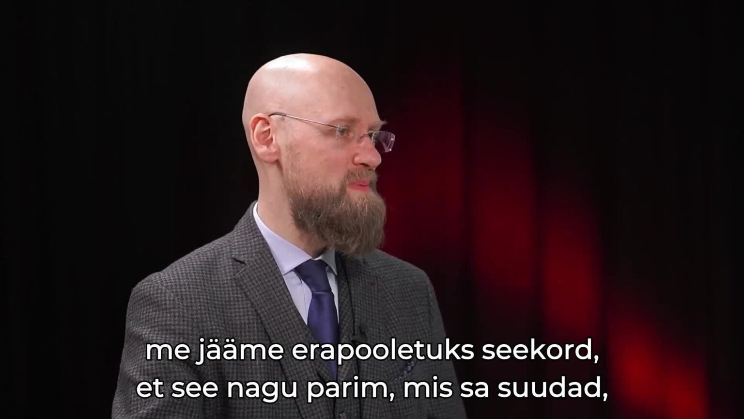 Varro Vooglaid: Unser Land ist gewalttätig in den Nonnen der wehrlosen Pythits.