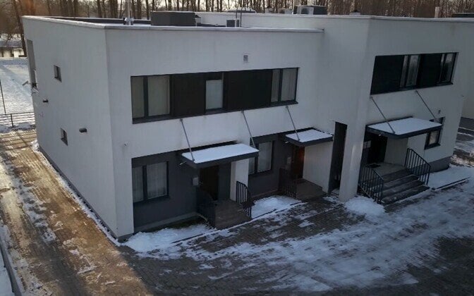 Der Baumeister zerstört ein Haus in Tartu in der Lubja Street