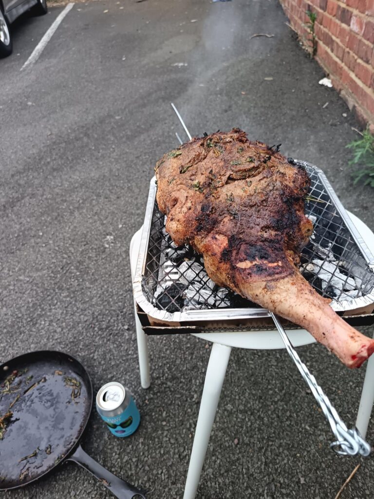 Christus riskierte alle im Ausland. Thessaloniki auf dem Parkplatz sprengen. Griechen in England ohne Garten wie ...