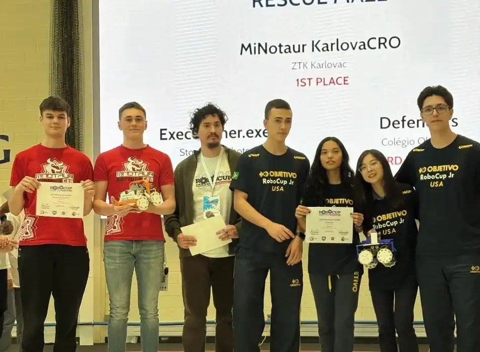Fantastische junge Karlovac -Robotik Maksim und Nikola zuerst in Pennsylvania bei einem großen amerikanischen Robocup -Wettbewerb!