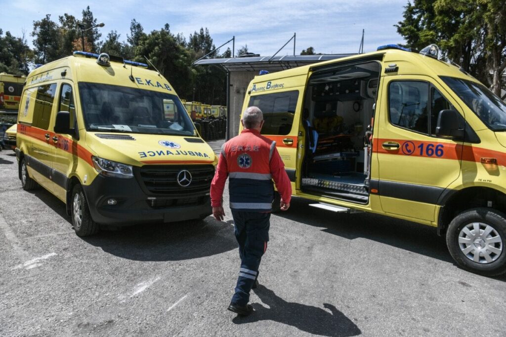 Reportage / das große Kabinett mit privaten Krankenwagen