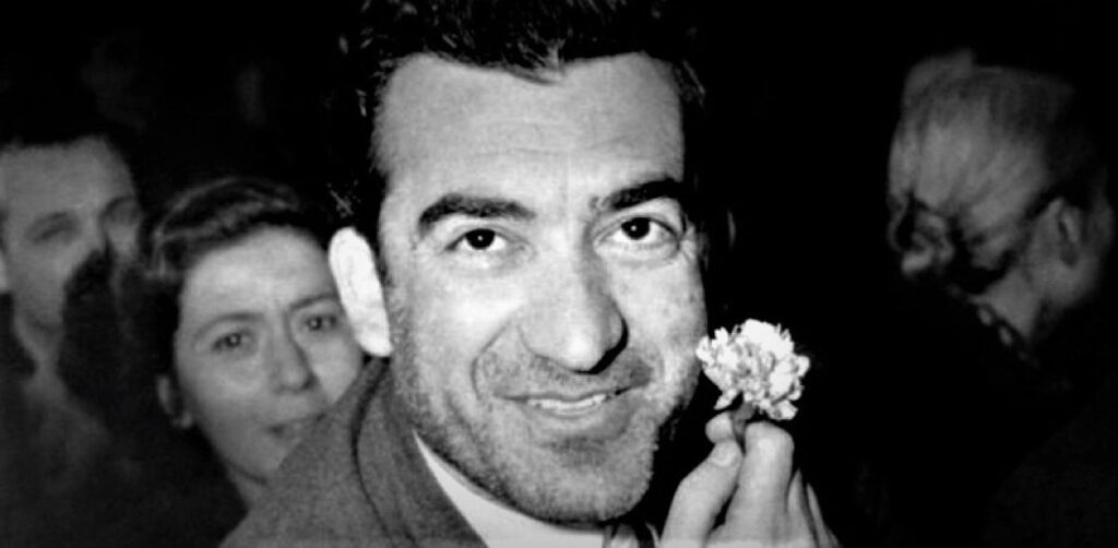 Als Soldat Thanasis Rodopoulos sich weigerte, Nikos Belogiannis auszuführen | Pandoras Box