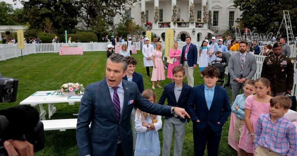 Hegseth schmilzt vor eigenen Kindern in Rant, um Arbeit zu retten