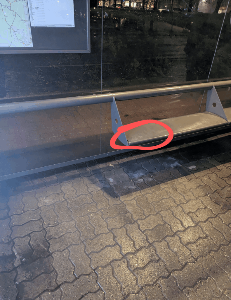 Ich habe 5 € unter die Tartu Raeplats -Busbahnhofbank aufgezeichnet. Early Bird bekommt die 5 €.