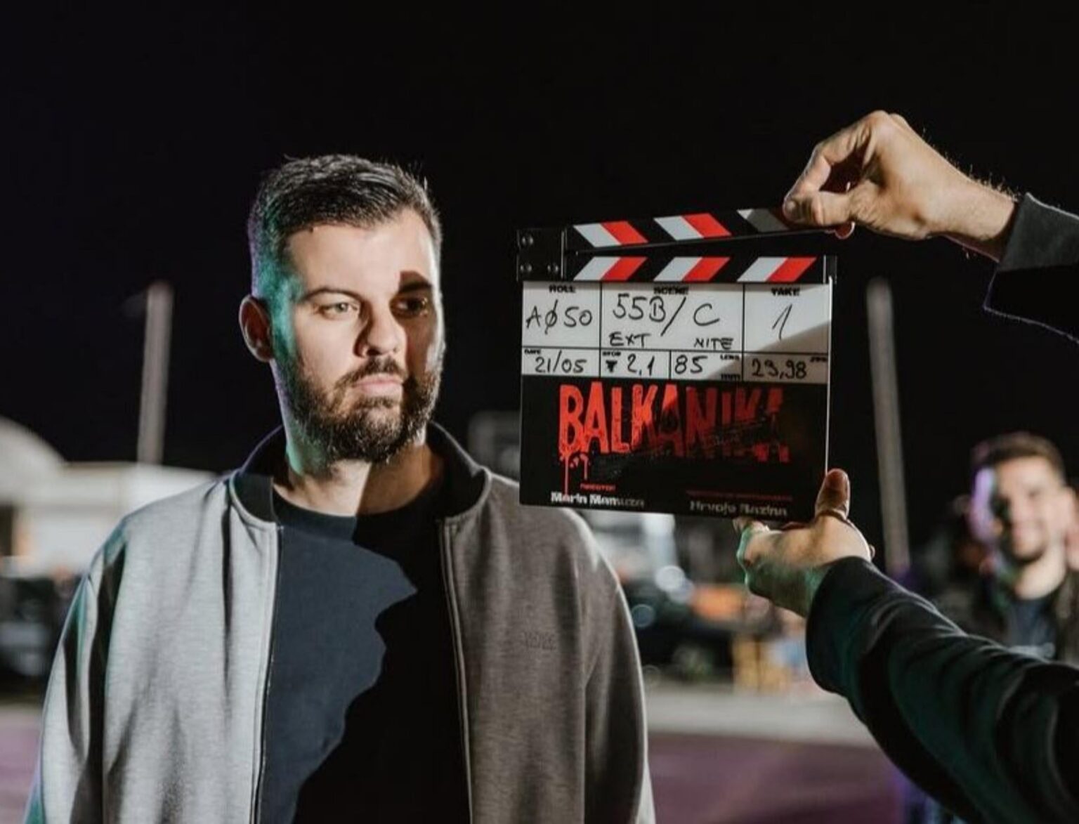 Mate Rimac wirft sich in Schauspielwasser; Er spielt sich im Film "Balkanics: Dark Side".