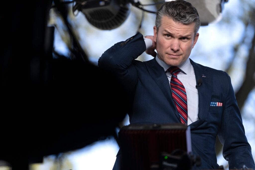 Maga Rep fordert Trump auf, Pete Hegseth zu schießen, während der Schwung baut: Er ist 'ein Amateur'
