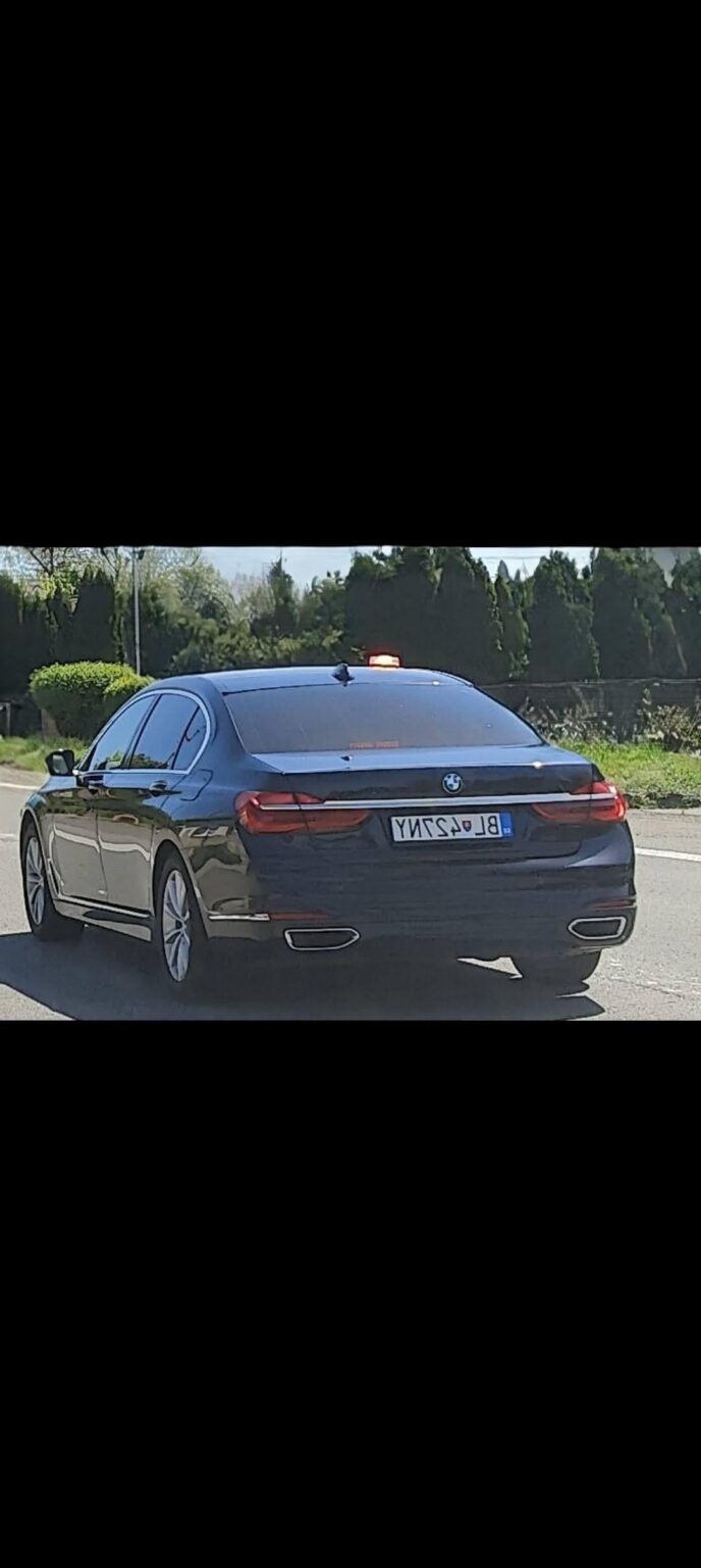 Warum fahren Politiker immer noch mit den Bejaks und fahren niemals wie normale Menschen, auch wenn es nichts Wichtiges ist? Warum fahren Politiker immer noch mit den Bejaks und fahren niemals wie normale Menschen, auch wenn es nichts Wichtiges ist?