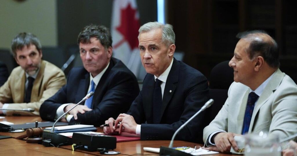 "Carney muss eine Spur auswählen": Befürworter und Gegner sorgen sich um gemischte Signale von Liberalen auf fossilen Brennstoffen
