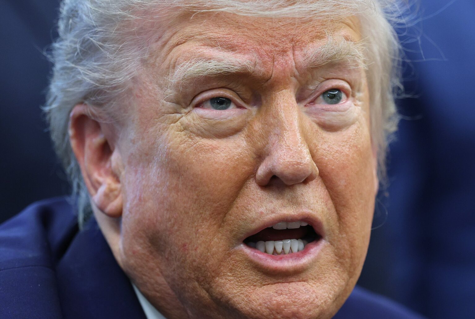 Donald Trump greift die Richter in All-Caps Memorial Day Nachricht an: 'Monster'