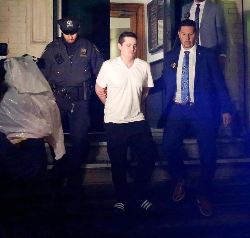 Crypto Investor hat angeblich italienischen Geschäftsmann in Captive mit einer Kettensäge in luxuriöses NYC -PAD im sadistischen Schema gefoltert, um Passwort zu erhalten.