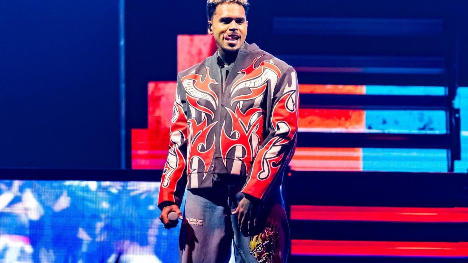 Chris Brown wurde in England wegen Anklage im Zusammenhang mit dem Nachtclub "Flaschenangriff" verhaftet