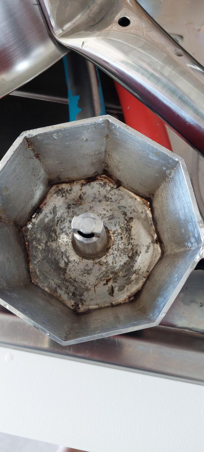 Die Innenbeschichtung der Bialetti -Kaffeemaschine ist beschädigt. Ist es gefährlich?