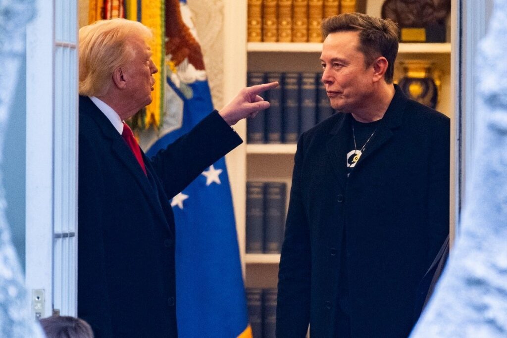 Trump hat Elon Musks Namen aus der Wahrheit sozialen Sozialen ausgelöscht, als GOP -Insider zugeben, dass er "fertig, gemacht" ist.