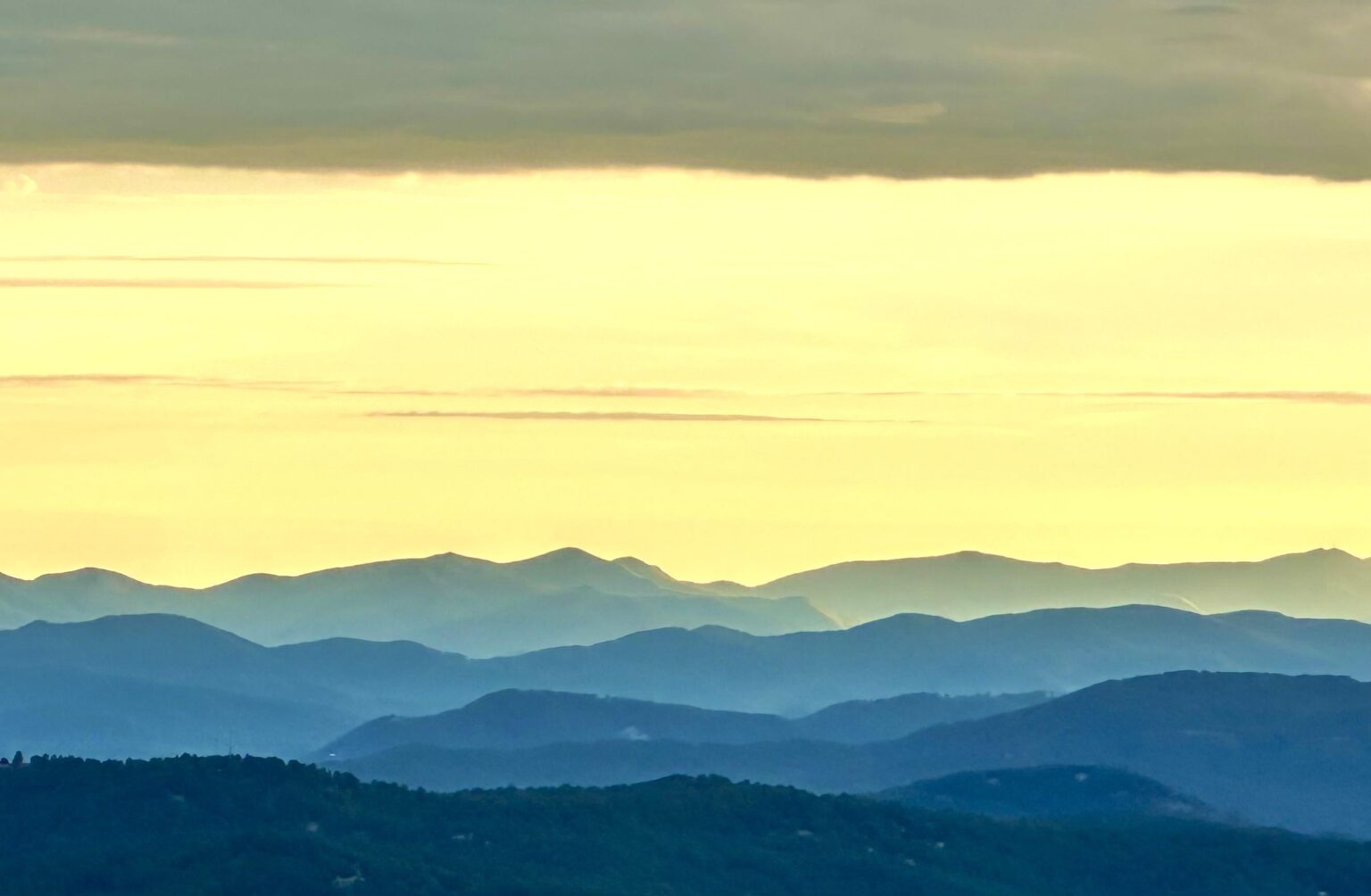 Samstagmorgen Sonnenaufgang über den Blue Ridge Mountains