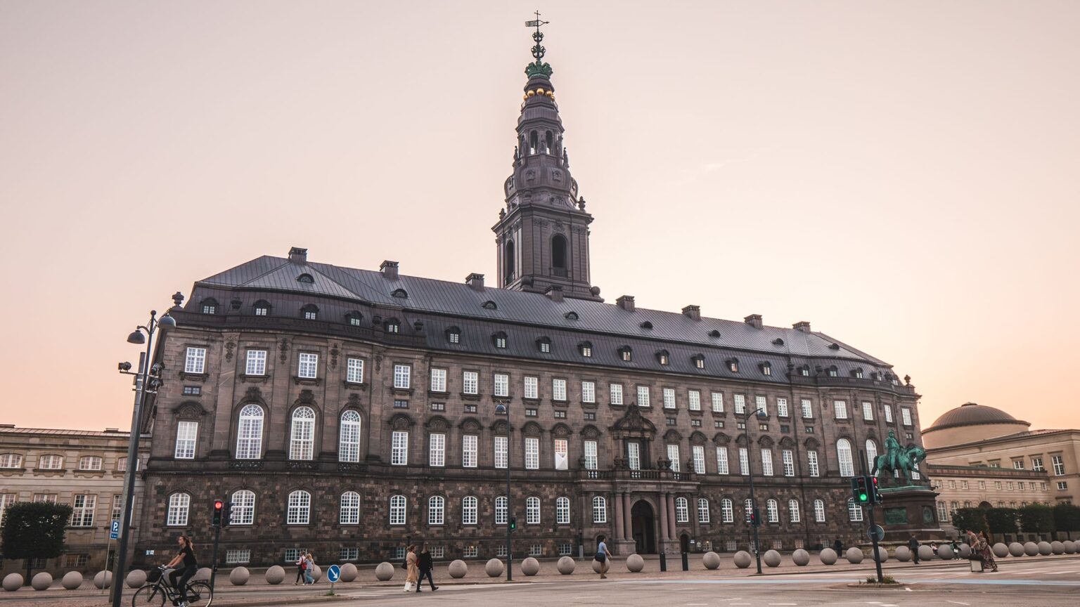Wir glauben an Demokratie - aber nicht an die Politiker [Ny rapport om tilliden til demokratiet og politikerne]