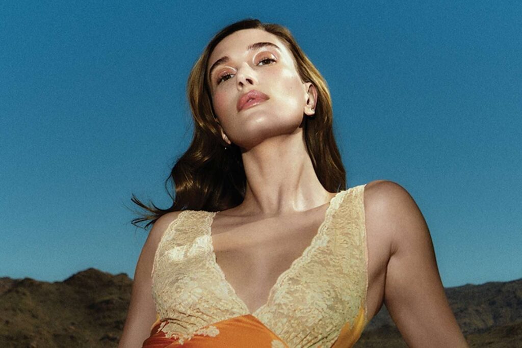 Laut Hailey Bieber war das postpartale Leben inmitten von Spekulationen über ihre Ehe "sehr schwierig": "Ein solcher Mindf ---"