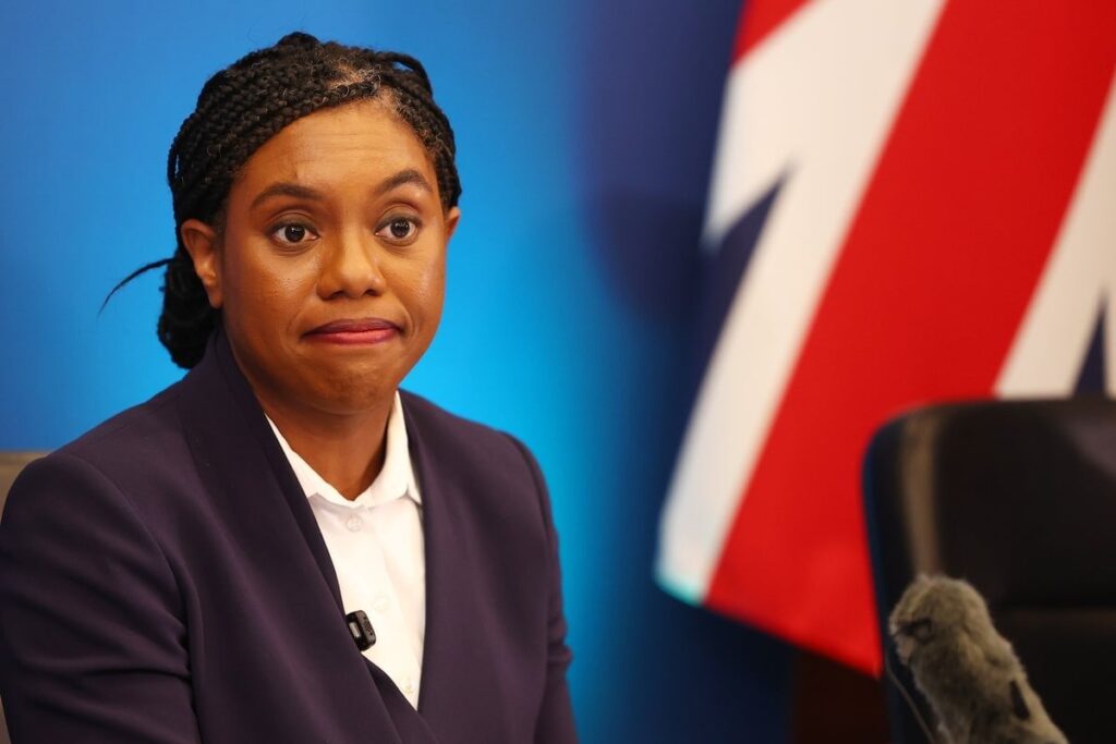 Die Tories werden ausgewählt, wenn sie in der großen Umfrage auf den vierten Platz fallen