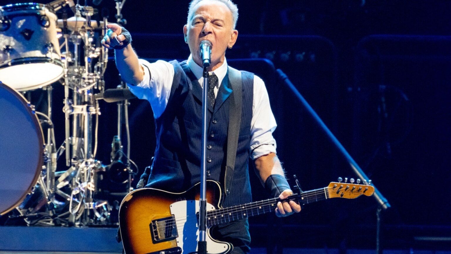 Bruce Springsteen ruft erneut "ungeeigneter Präsident" Trump beim Second Manchester -Konzert aus