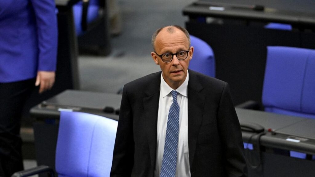 In Deutschland wird Friedrich Merz zu jedermanns Überraschung in der ersten Runde von den Abgeordneten nicht zum Kanzler gewählt In Deutschland wird Friedrich Merz zu jedermanns Überraschung in der ersten Runde von den Abgeordneten nicht zum Kanzler gewählt