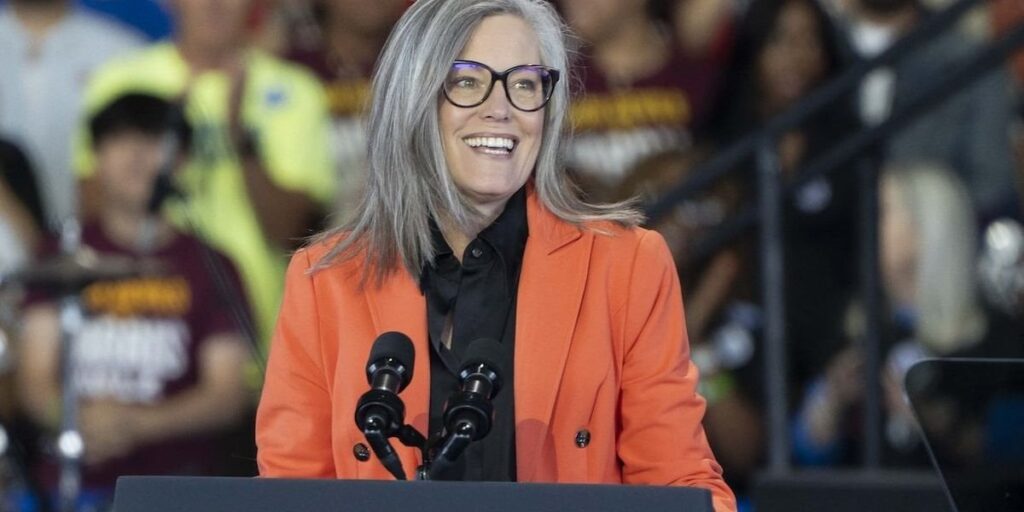 Die Arizona-Gouverneurin Katie Hobbs vetoes gegen die Bills-Rechnungen und fordert die Gesetzgeber auf, sich auf "reale Themen zu konzentrieren, die wichtig sind", sich zu konzentrieren.