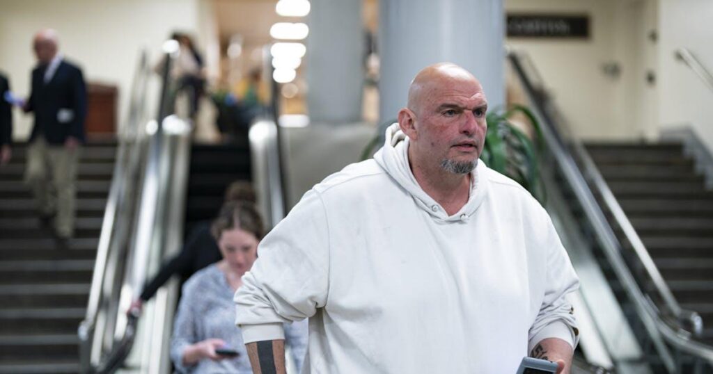 John Fetterman scheint ein Risiko für sich und alle um ihn herum zu sein – ein verdammter neuer Bericht zeigt, wie der demokratische Senator sein eigenes Leben und die Menschen um ihn herum zu gefährden scheint. John Fetterman scheint ein Risiko für sich und alle um ihn herum zu sein - ein verdammter neuer Bericht zeigt, wie der demokratische Senator sein eigenes Leben und die Menschen um ihn herum zu gefährden scheint.