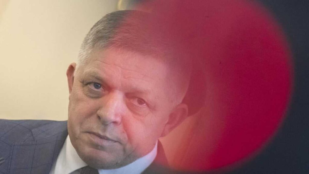 Polen erlaubte Robert Fico, nach Russland zu fliegen, um das Ende des Zweiten Weltkriegs zu feiern. Seine Teilnahme kritisiert jedoch