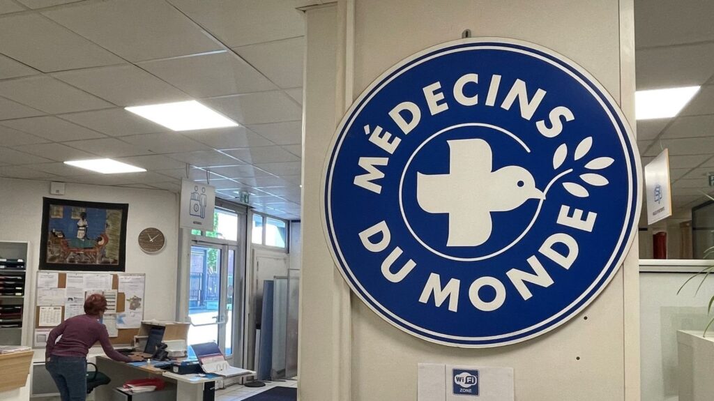 BERICHTERSTATTUNG. "Ein besonders rassistischer Glaube": In Saint-Denis begrüßt das Gesundheitszentrum für Ärzte der Welt Patienten Opfer von Diskriminierung beim Zugang zur Versorgung