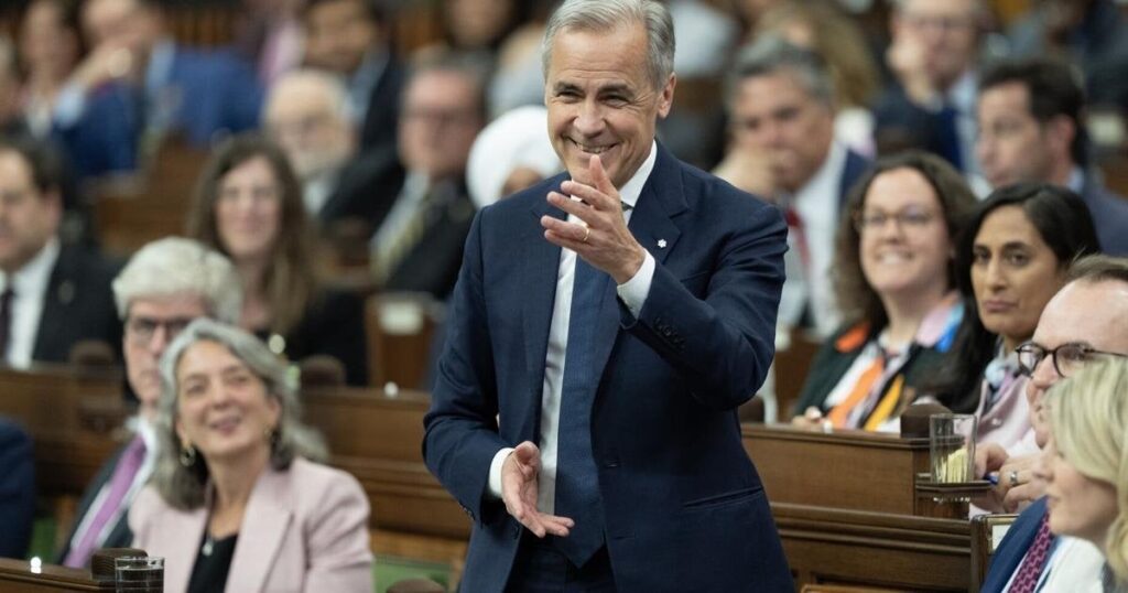 Mark Carney versucht, die Seite auf Justin Trudeau während des parlamentarischen Debüts zu drehen Mark Carney versucht, die Seite auf Justin Trudeau während des parlamentarischen Debüts zu drehen