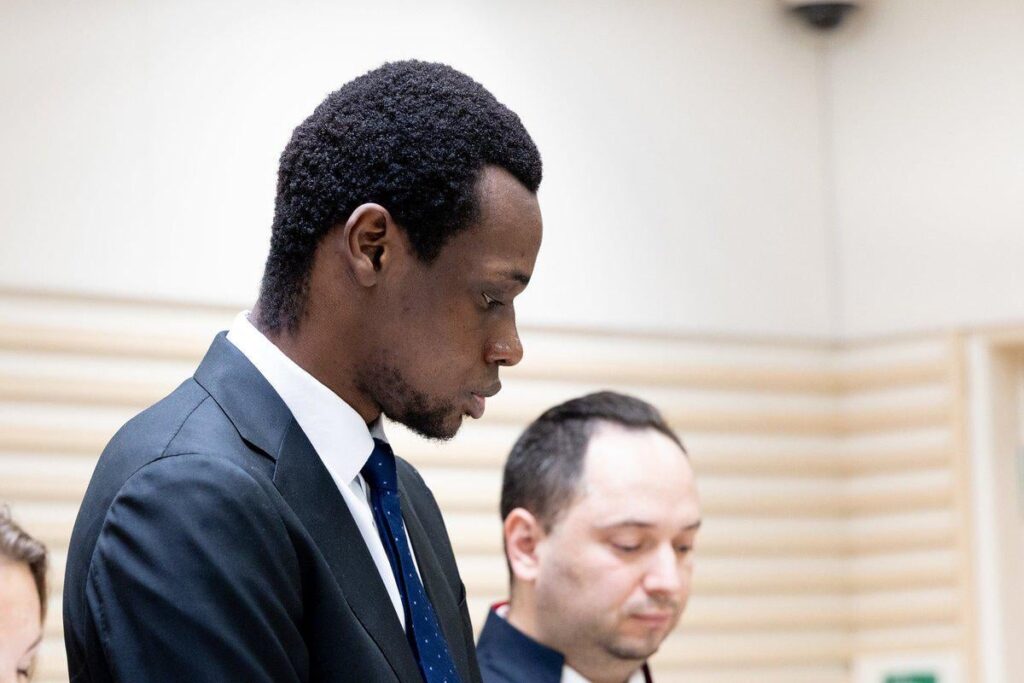 Der Mann, der die Getränke suchte und vergewaltigt hat, wurde jahrelang ins Gefängnis geschickt Der Mann, der die Getränke suchte und vergewaltigt hat, wurde jahrelang ins Gefängnis geschickt