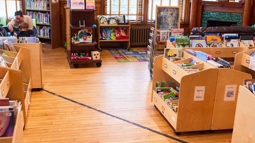 Die Bibliothek mit einer Tür in Kanada und die andere (jetzt schließt) in den USA | Kultur